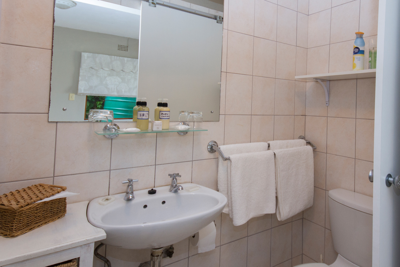 Bathroom-apartment-2-3